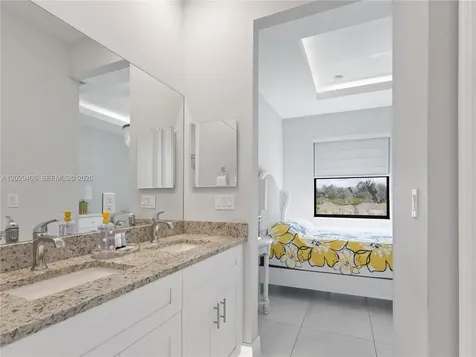 490 NW 37 Naples FL 34120