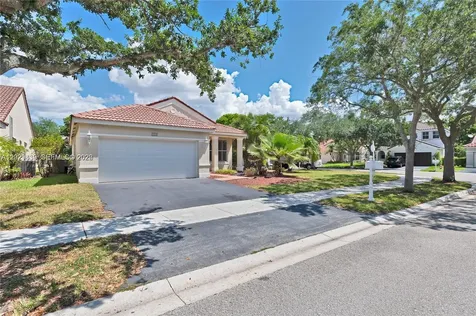 889 Sand Creek Circle Weston FL 33327