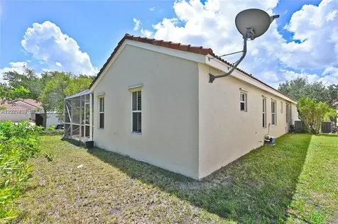 889 Sand Creek Circle Weston FL 33327