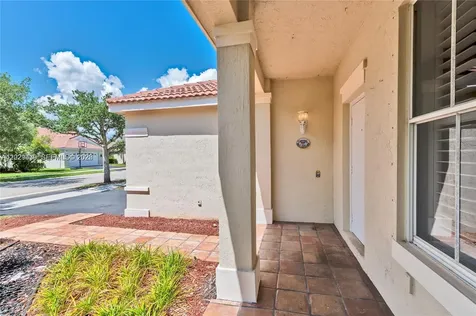 889 Sand Creek Circle Weston FL 33327