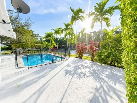 569 Spinnaker Weston FL 33326