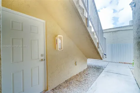 9 E 4th Street Hialeah FL 33010