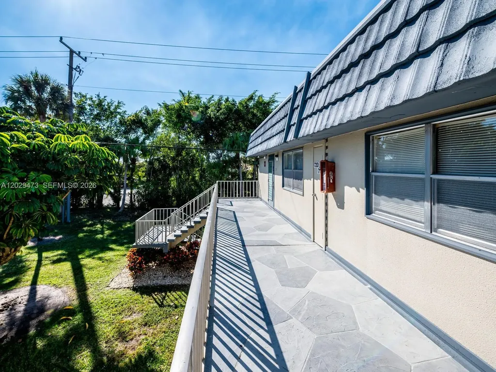 718 Brittany O Delray Beach FL 33446