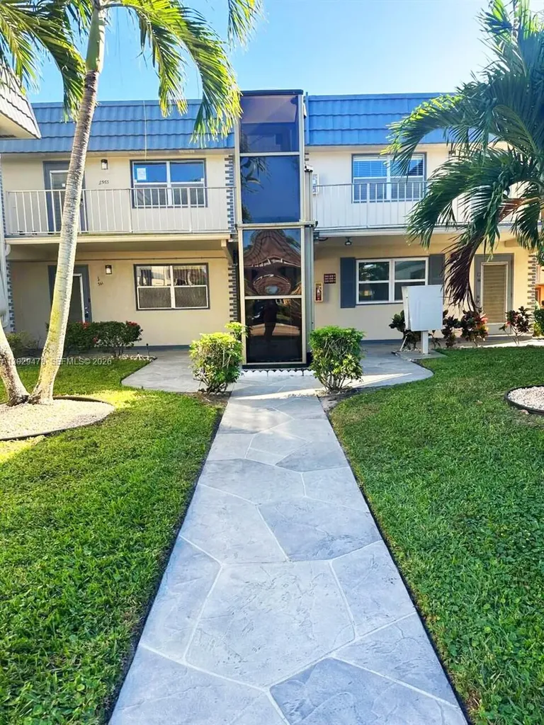 718 Brittany O Delray Beach FL 33446