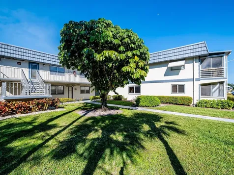 718 Brittany O Delray Beach FL 33446