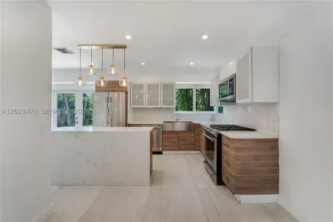 550 W 49th Street Miami Beach FL 33140
