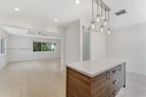 550 W 49th Street Miami Beach FL 33140