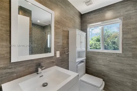 550 W 49th Street Miami Beach FL 33140