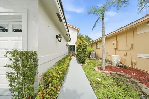 531 SW 176th Avenue Pembroke Pines FL 33029