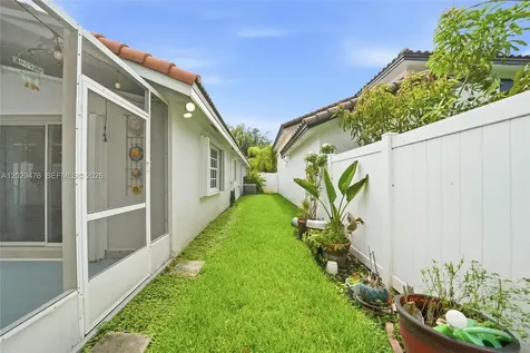 531 SW 176th Avenue Pembroke Pines FL 33029