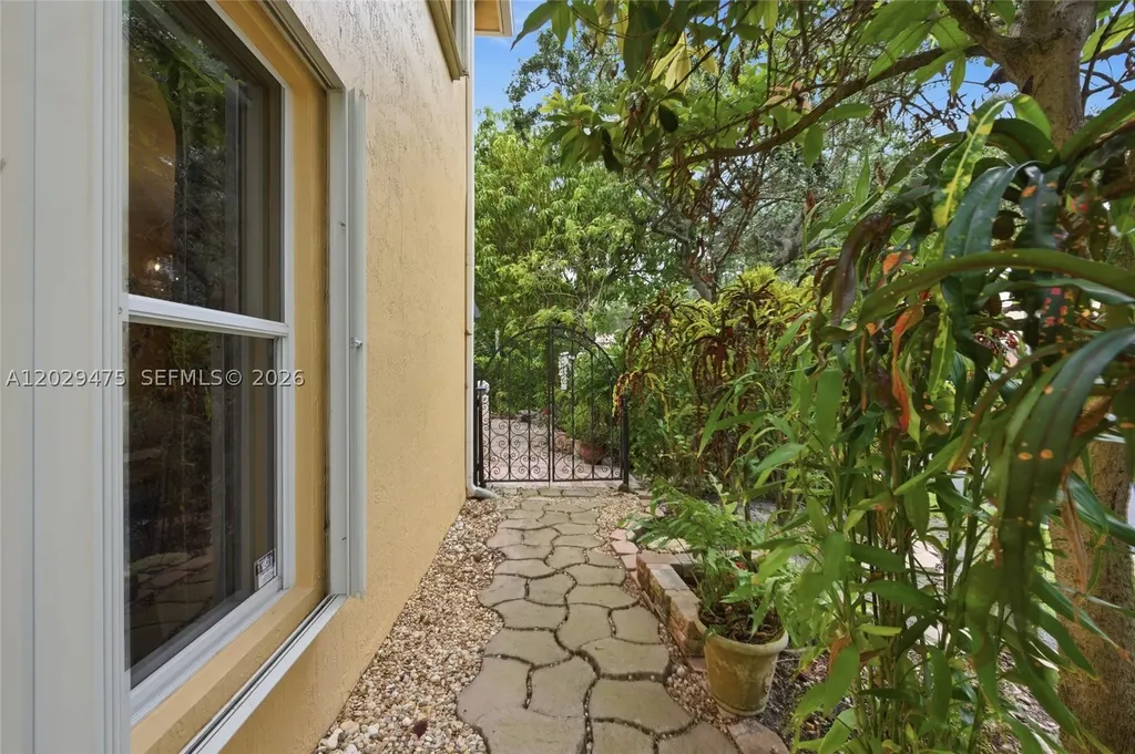 4909 NW 115th Way Coral Springs FL 33076