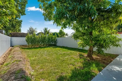2938 NW 27th Street Miami FL 33142