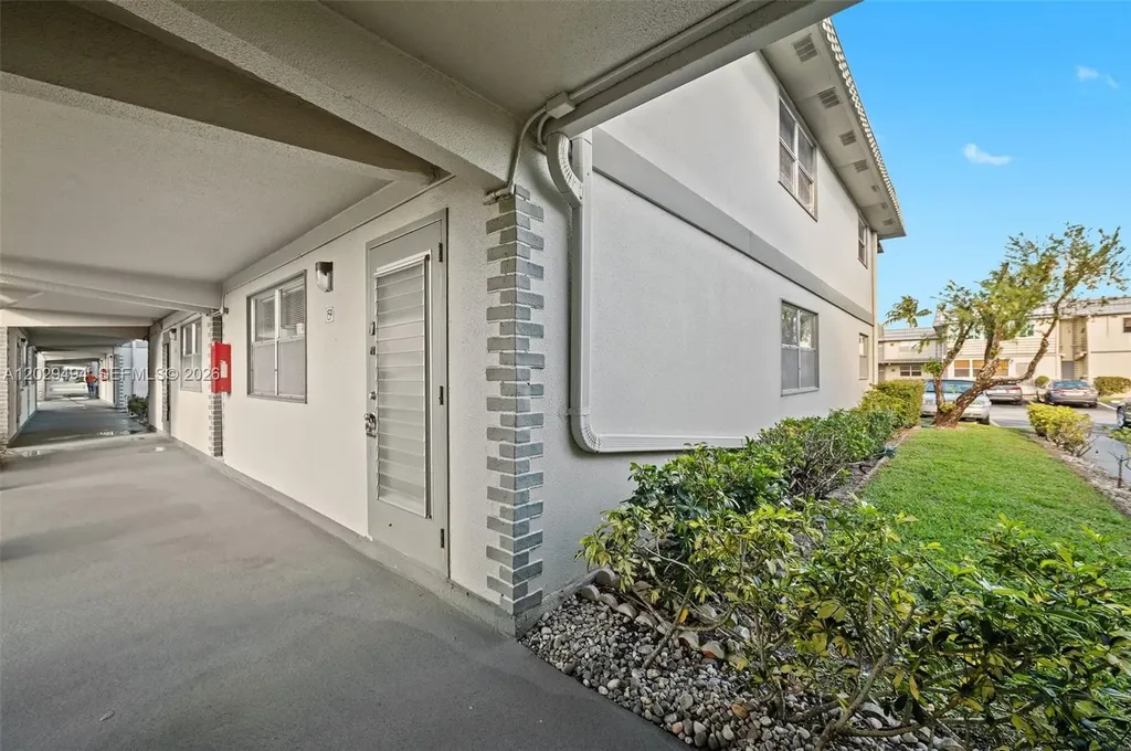 159 Brittany D Delray Beach FL 33446