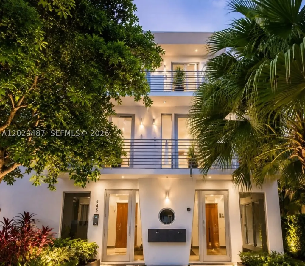 945 Michigan Avenue Miami Beach FL 33139