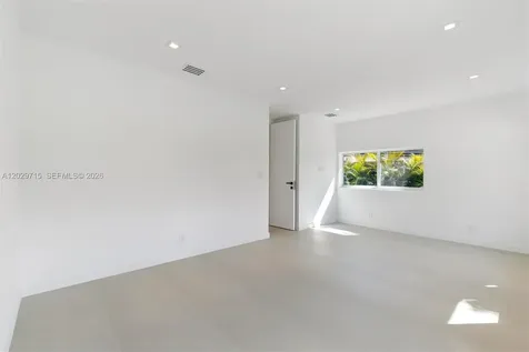 19721 NE 23rd Avenue Miami FL 33180