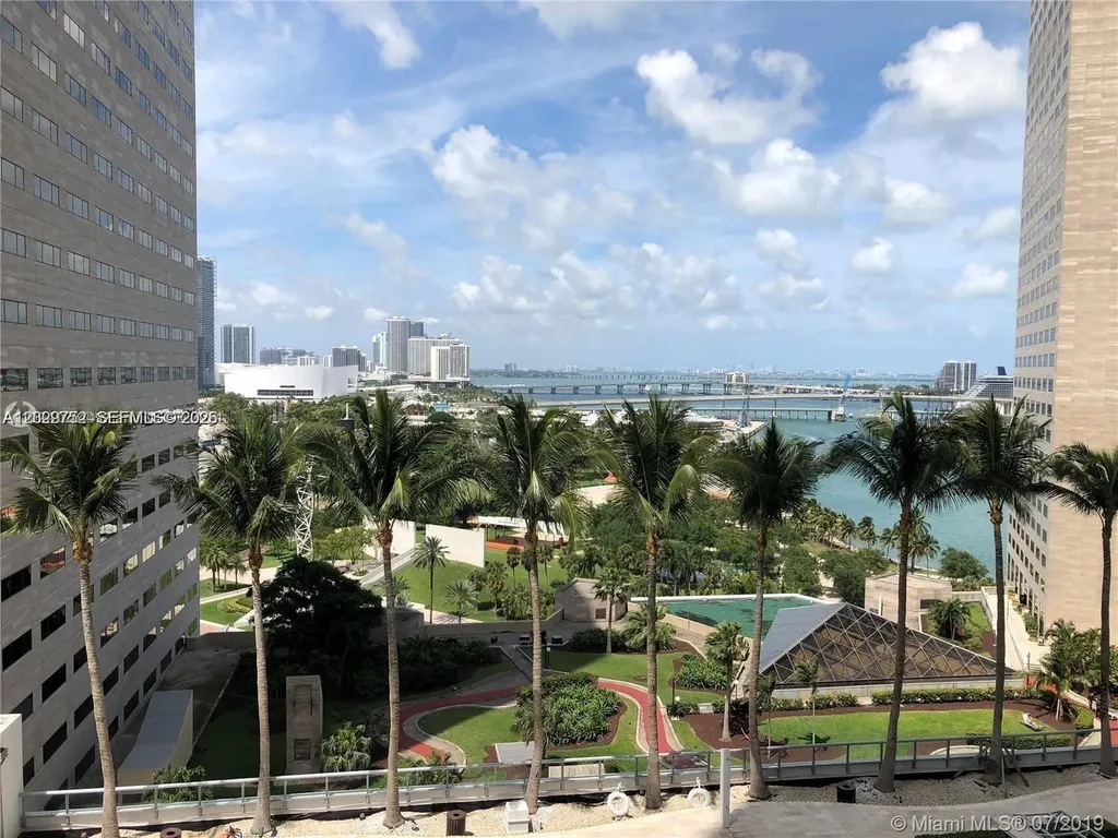 325 S Biscayne Boulevard Miami FL 33131