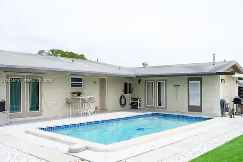 9827 SW 194th Street Cutler Bay FL 33157