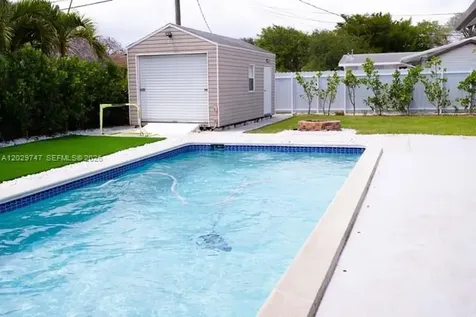 9827 SW 194th Street Cutler Bay FL 33157