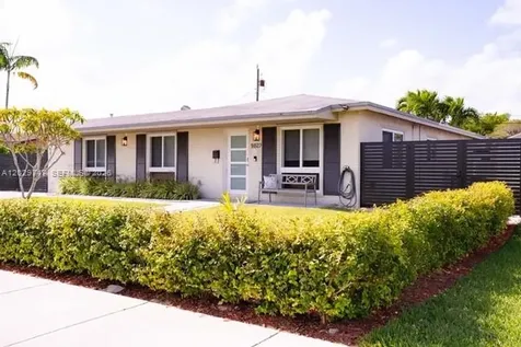 9827 SW 194th Street Cutler Bay FL 33157