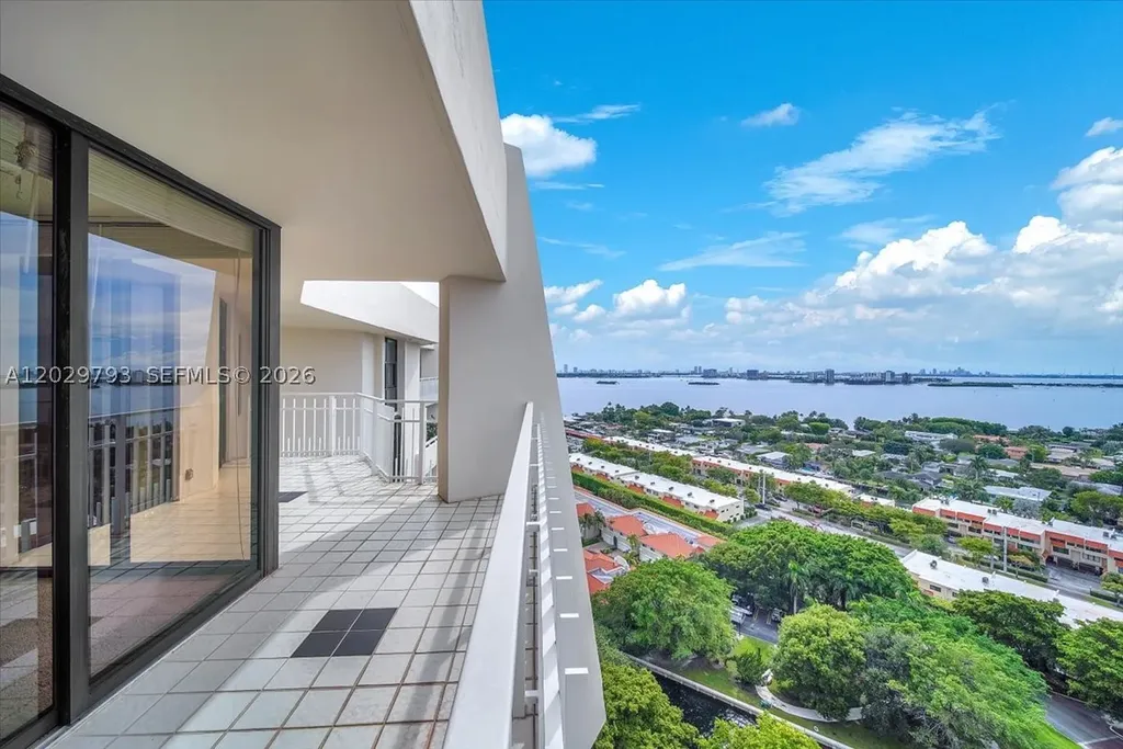 1000 Quayside Terrace Miami FL 33138