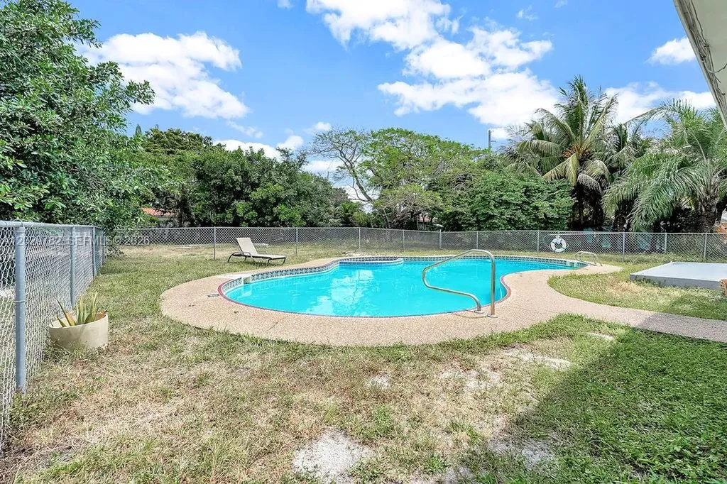 2417 Pierce Street Hollywood FL 33020
