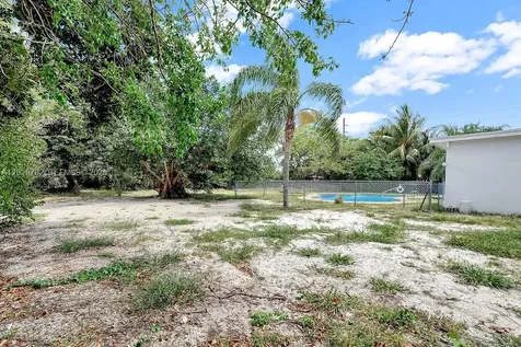 2417 Pierce Street Hollywood FL 33020