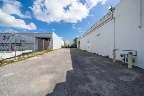2585 NW 21st Terrace Miami FL 33142