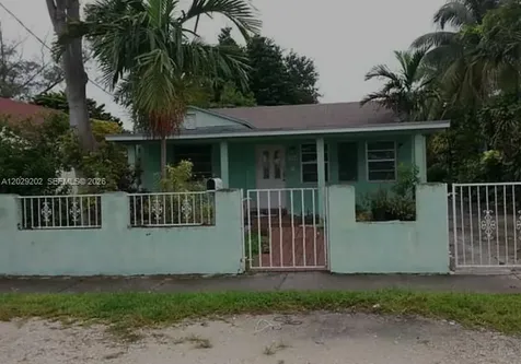 3245 NW 34th Street Miami FL 33142