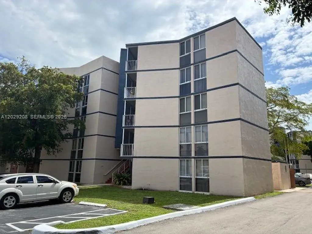 7075 NW 186th Street Hialeah FL 33015