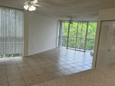 7075 NW 186th Street Hialeah FL 33015