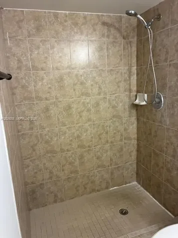 7075 NW 186th Street Hialeah FL 33015