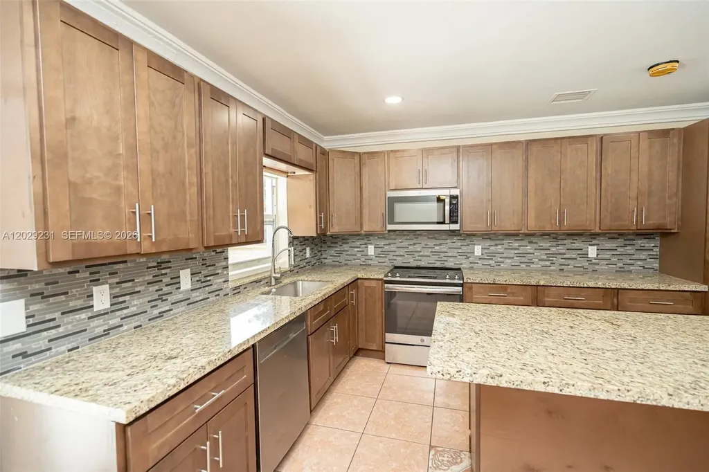 5613 Pierce Street Hollywood FL 33021