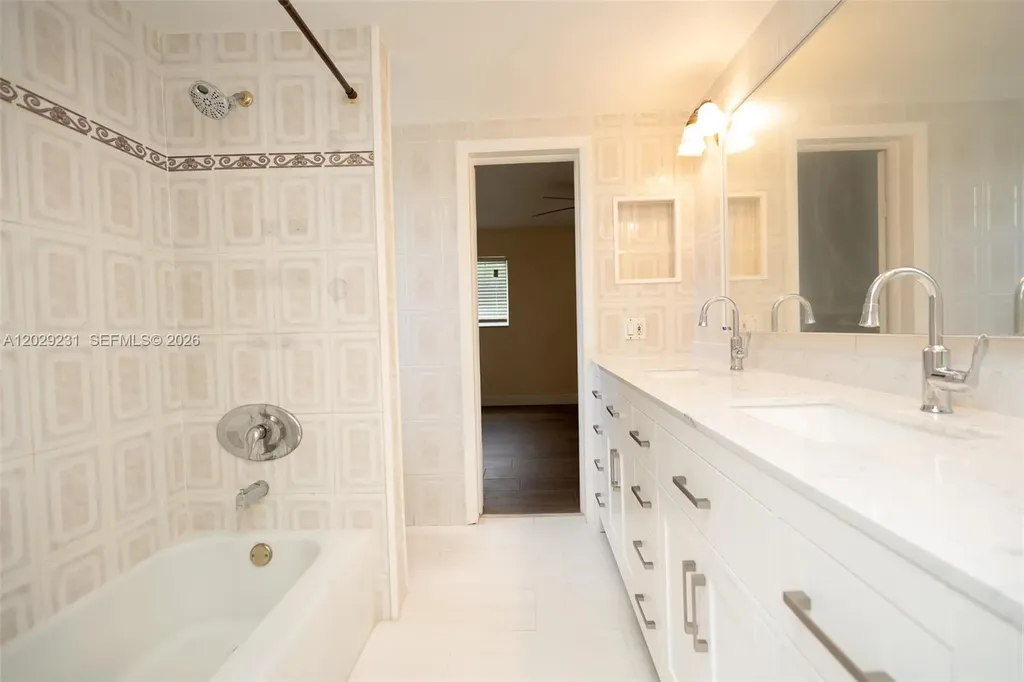 5613 Pierce Street Hollywood FL 33021