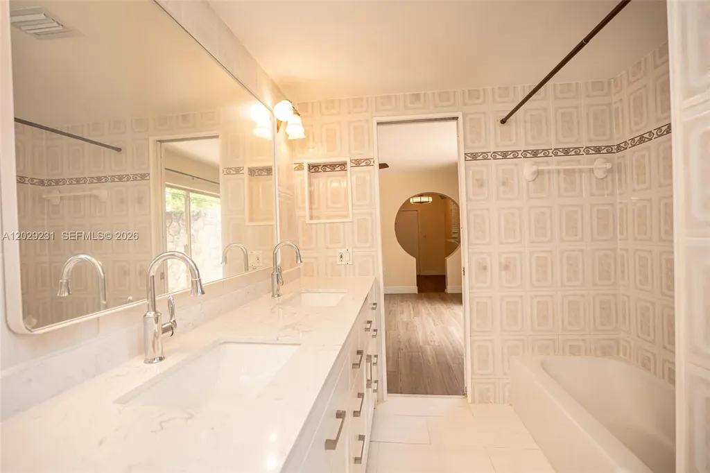 5613 Pierce Street Hollywood FL 33021