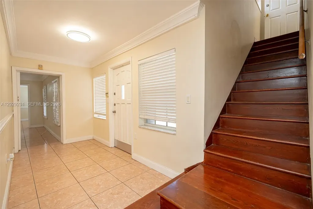 5613 Pierce Street Hollywood FL 33021