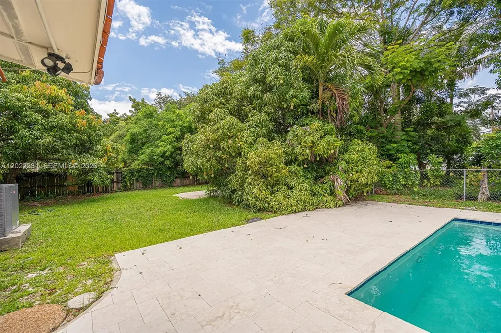5613 Pierce Street Hollywood FL 33021