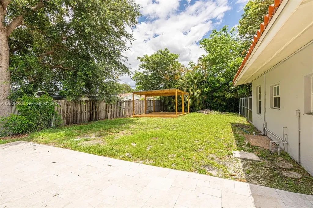 5613 Pierce Street Hollywood FL 33021