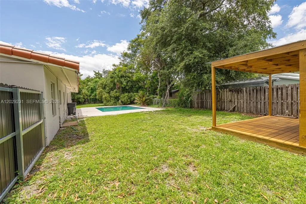 5613 Pierce Street Hollywood FL 33021