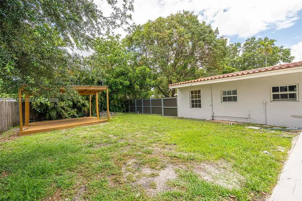 5613 Pierce Street Hollywood FL 33021