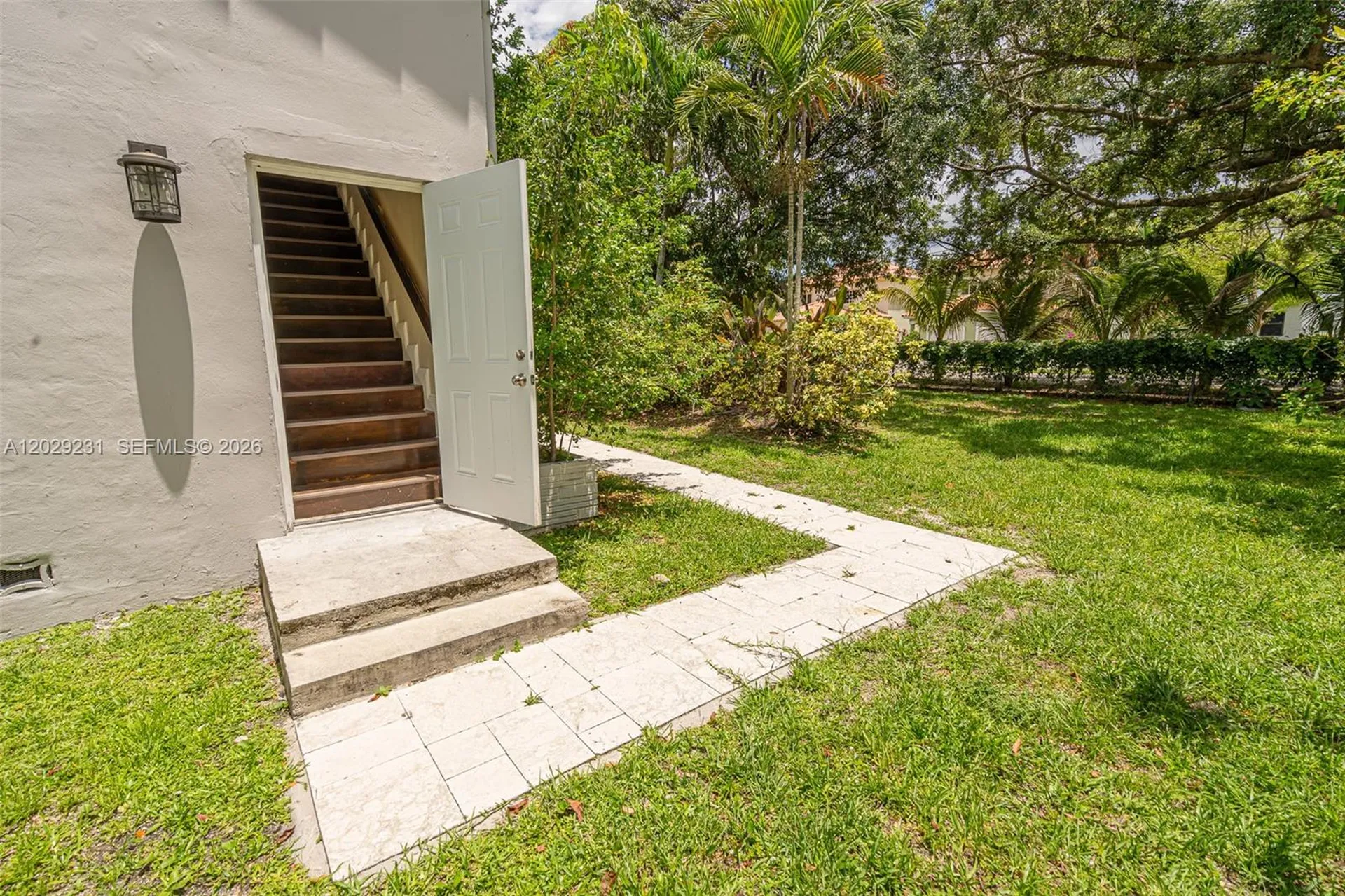 5613 Pierce Street Hollywood FL 33021