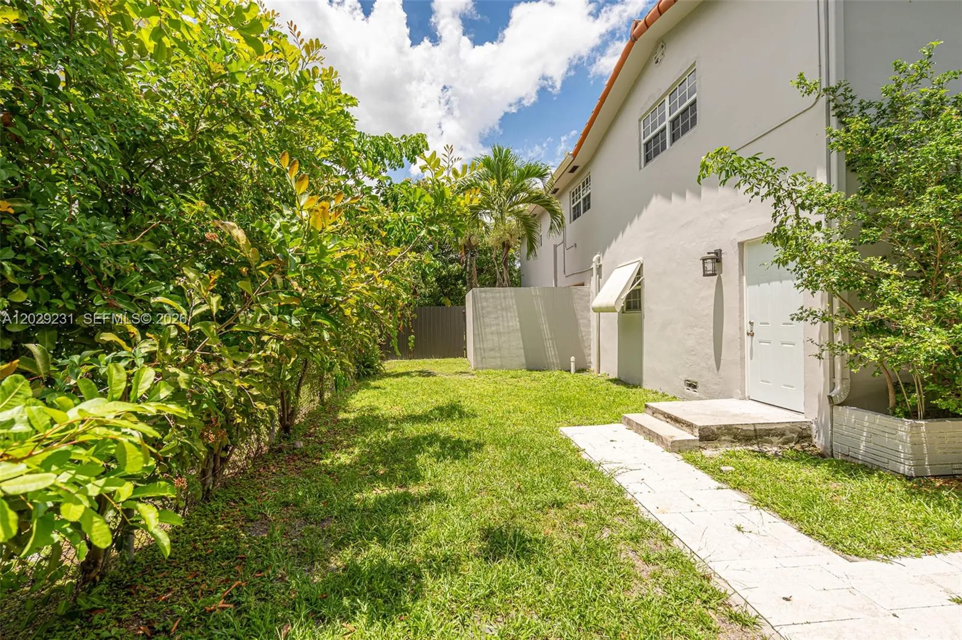 5613 Pierce Street Hollywood FL 33021