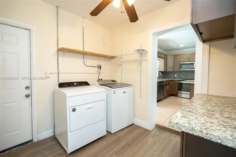 5613 Pierce Street Hollywood FL 33021
