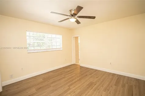5613 Pierce Street Hollywood FL 33021