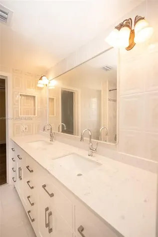 5613 Pierce Street Hollywood FL 33021