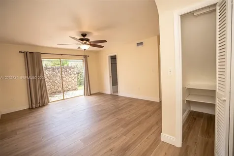 5613 Pierce Street Hollywood FL 33021