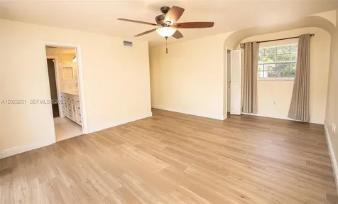 5613 Pierce Street Hollywood FL 33021