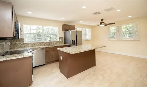 5613 Pierce Street Hollywood FL 33021