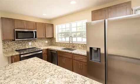 5613 Pierce Street Hollywood FL 33021