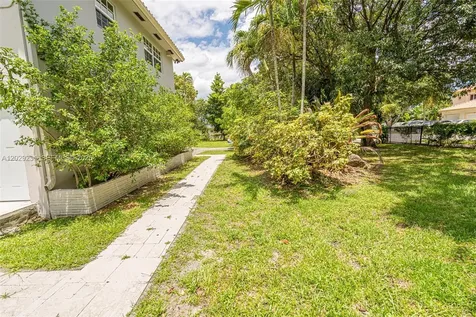 5613 Pierce Street Hollywood FL 33021