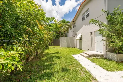 5613 Pierce Street Hollywood FL 33021
